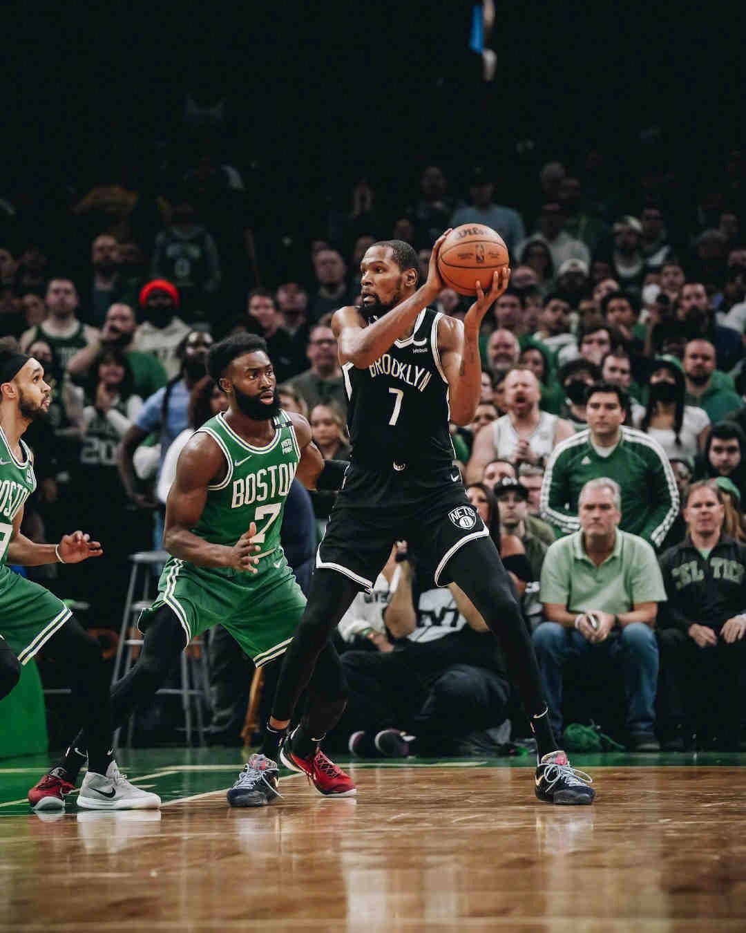 杜兰特在篮网比赛中夺冠，领先优势明显引发热议！