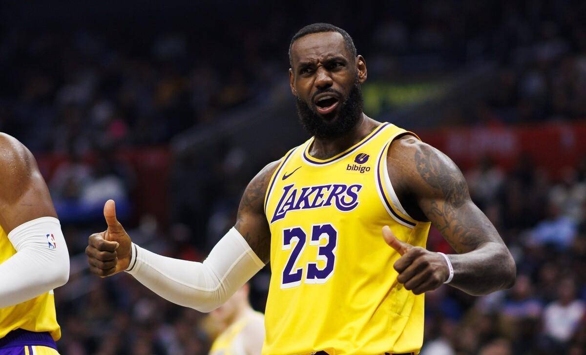 关于巴黎圣日耳曼观众热烈欢呼！，詹姆斯迎来三赛季出色发挥气势如虹延续的信息