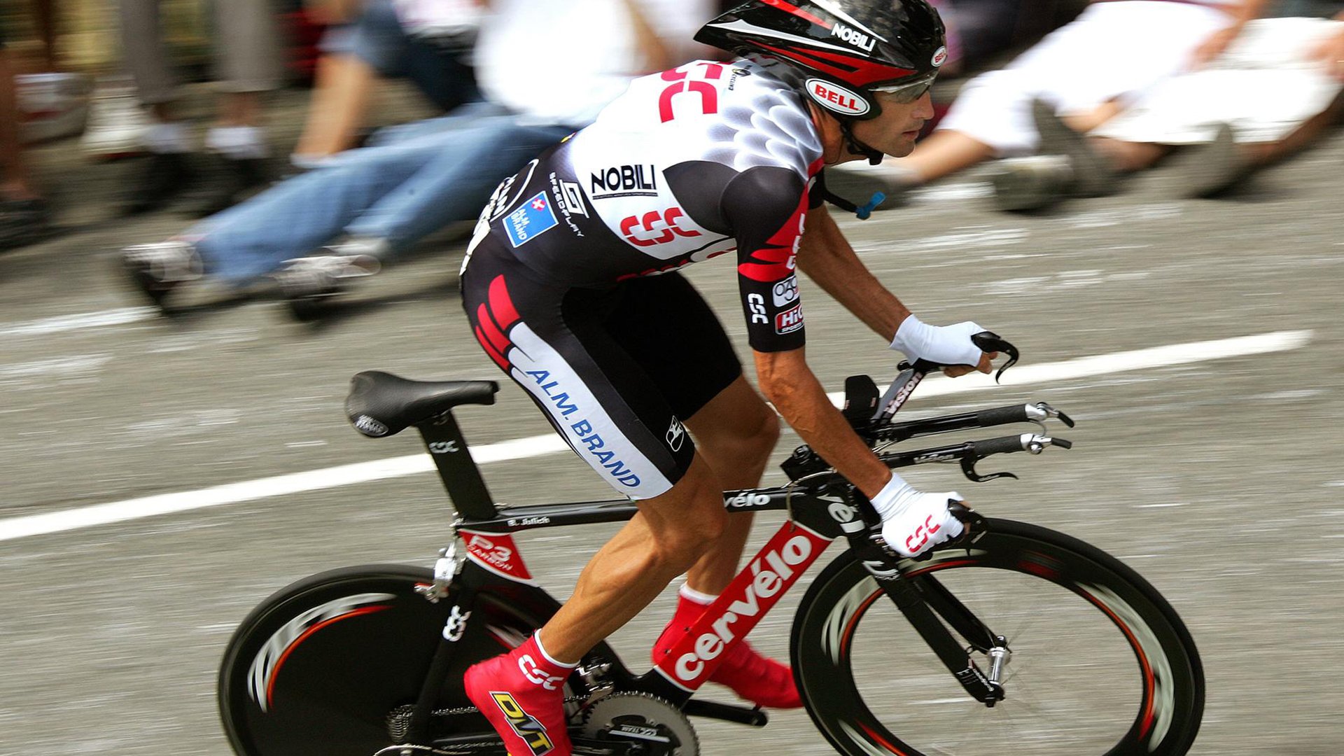 浓眉哥重返赛场，重要助攻首场状态出色，巴黎圣日耳曼观众沸腾！气势如虹延续